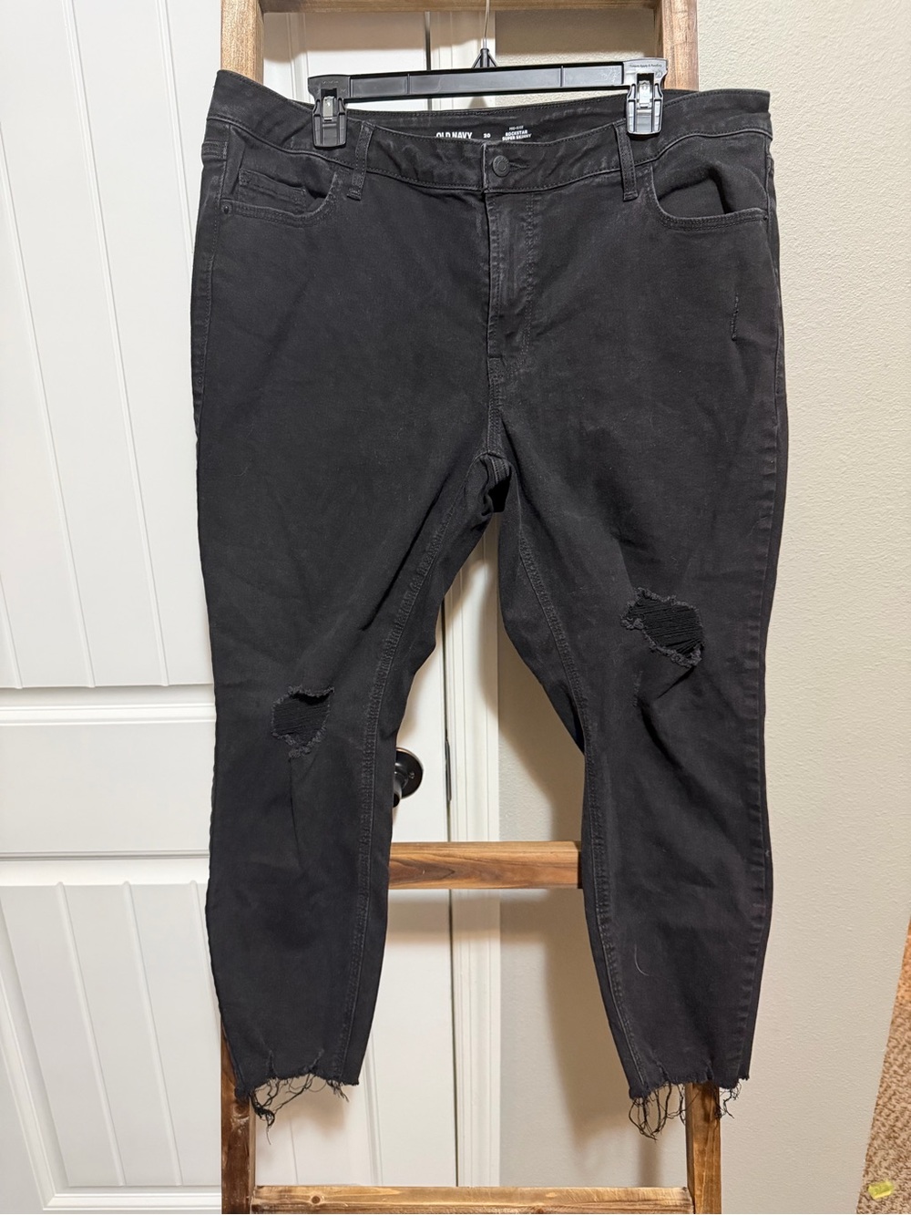 Old Navy Black Women's Skinny Ripped Jeans